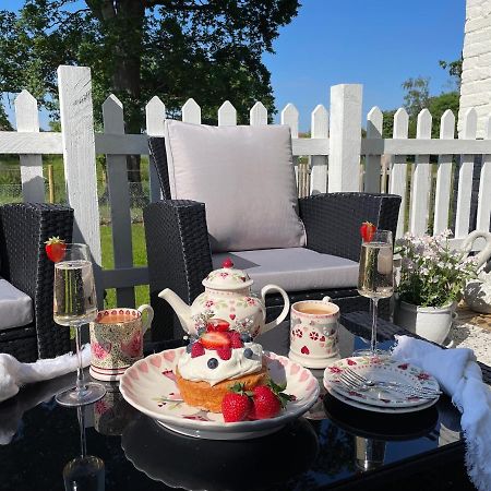 Church Farm Bed & Breakfast Thurlton Екстериор снимка